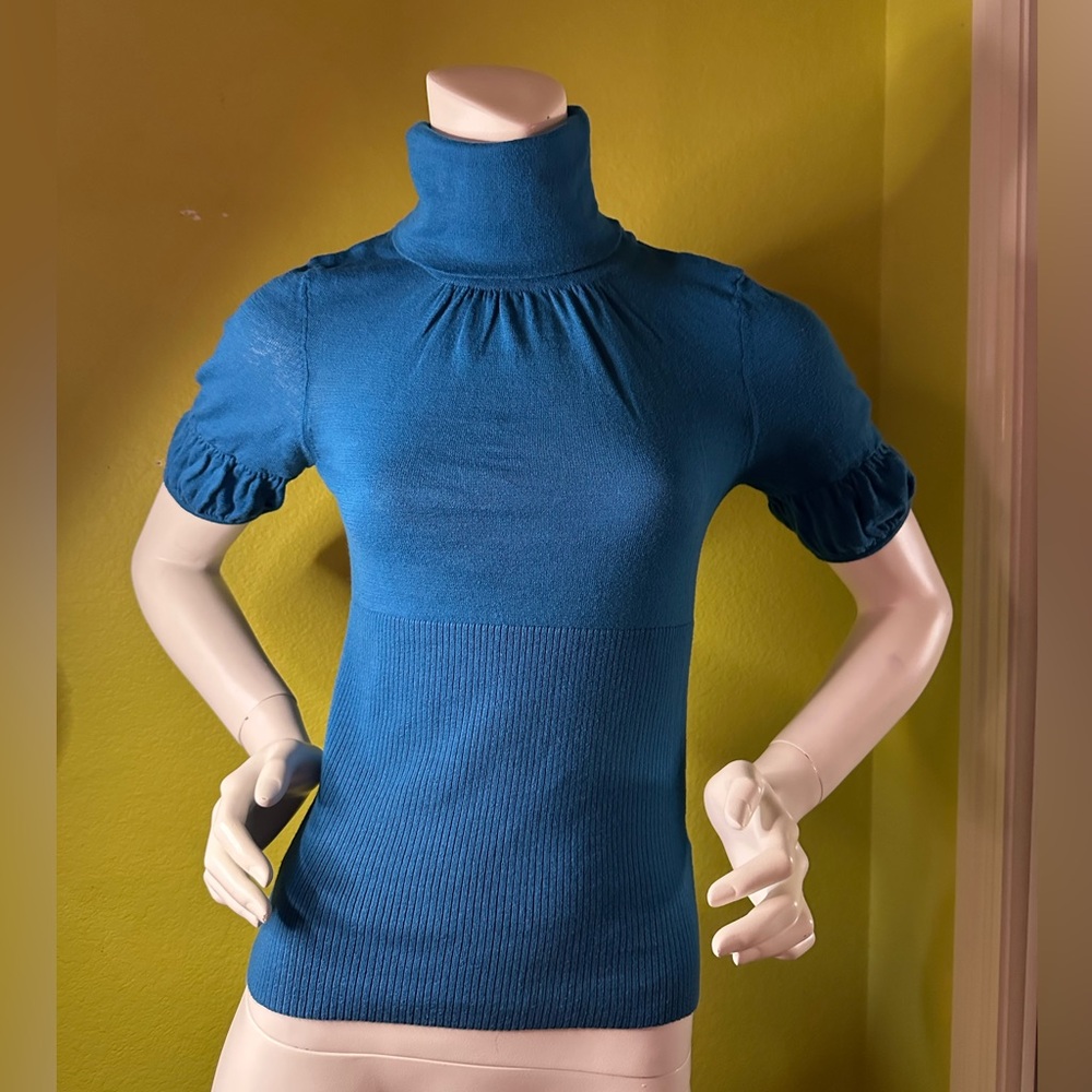 Kensie Pretty Blue Turtleneck Short-sleeve Top